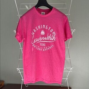 Pink Washington Leavenworth T-shirt NWT size Small (RF6)